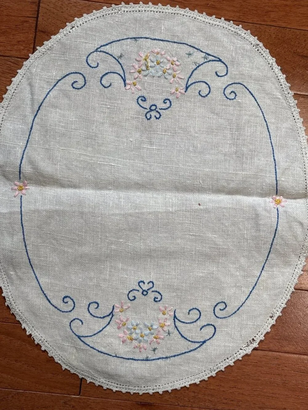 Hand-Embroidered Oval Linen Doily Delicate Floral Design Lace Edge 14x11” Vtg